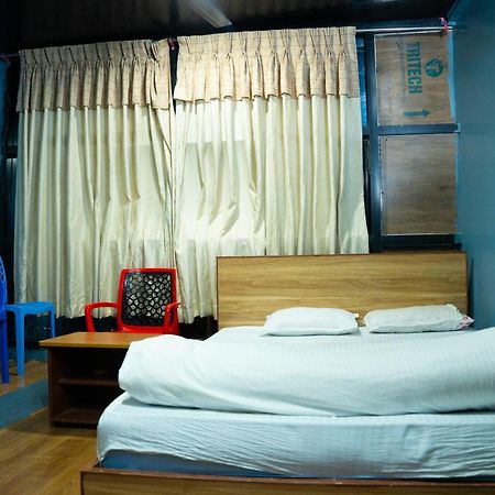 Universal Hotel & Lodge - Gorkha ภายนอก รูปภาพ