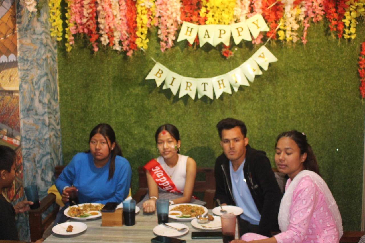 Universal Hotel & Lodge - Gorkha ภายนอก รูปภาพ