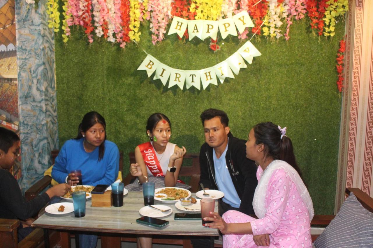 Universal Hotel & Lodge - Gorkha ภายนอก รูปภาพ