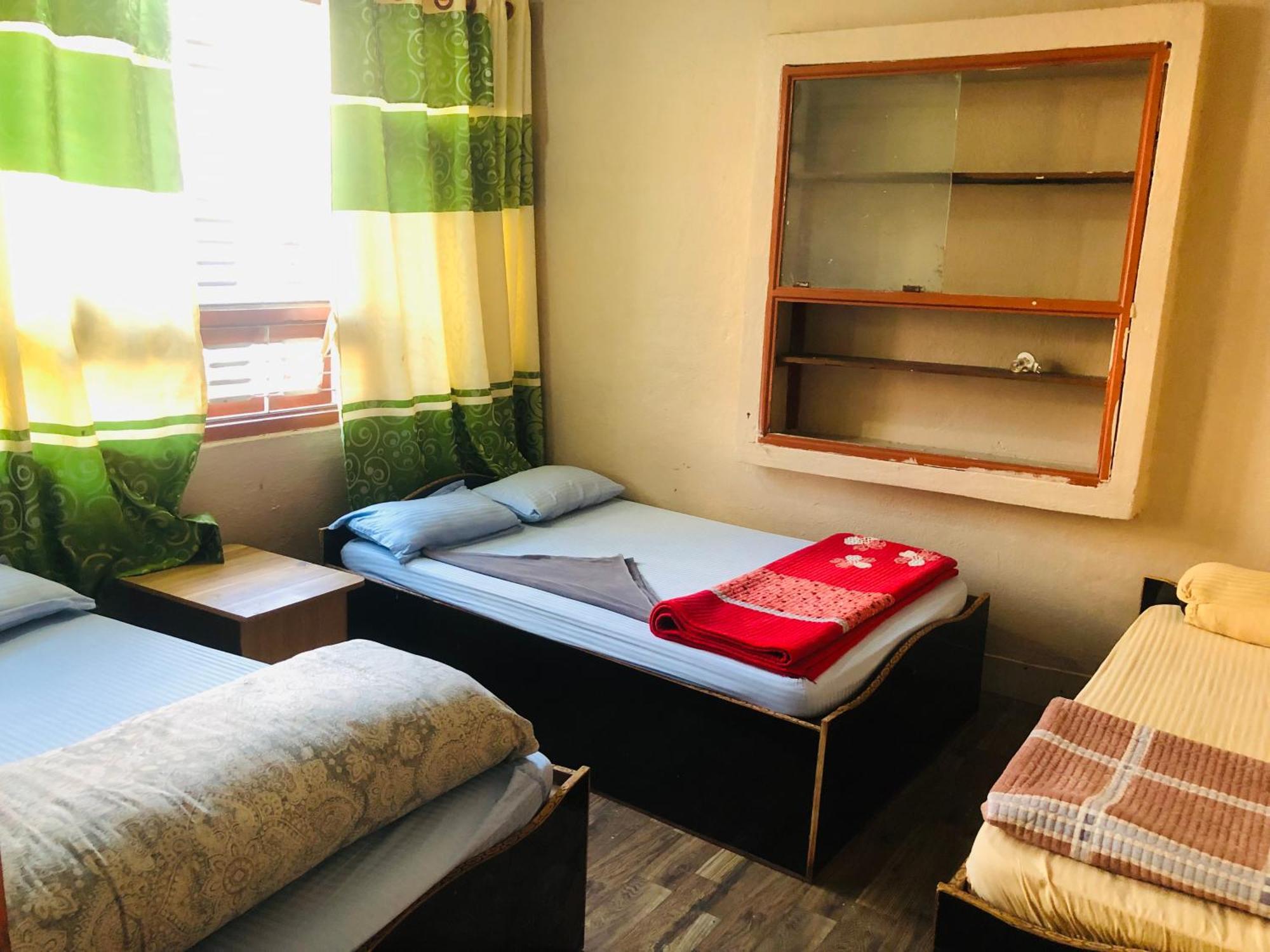 Universal Hotel & Lodge - Gorkha ภายนอก รูปภาพ