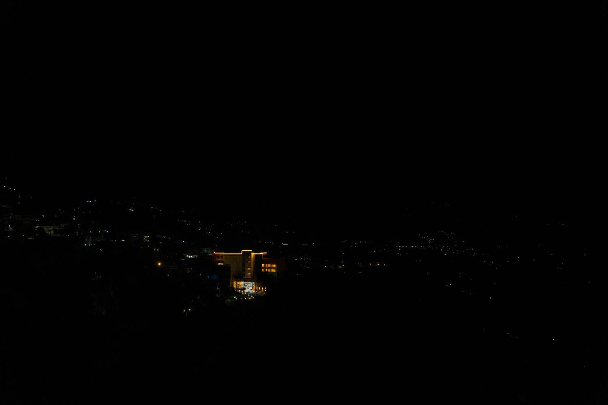 Universal Hotel & Lodge - Gorkha ภายนอก รูปภาพ
