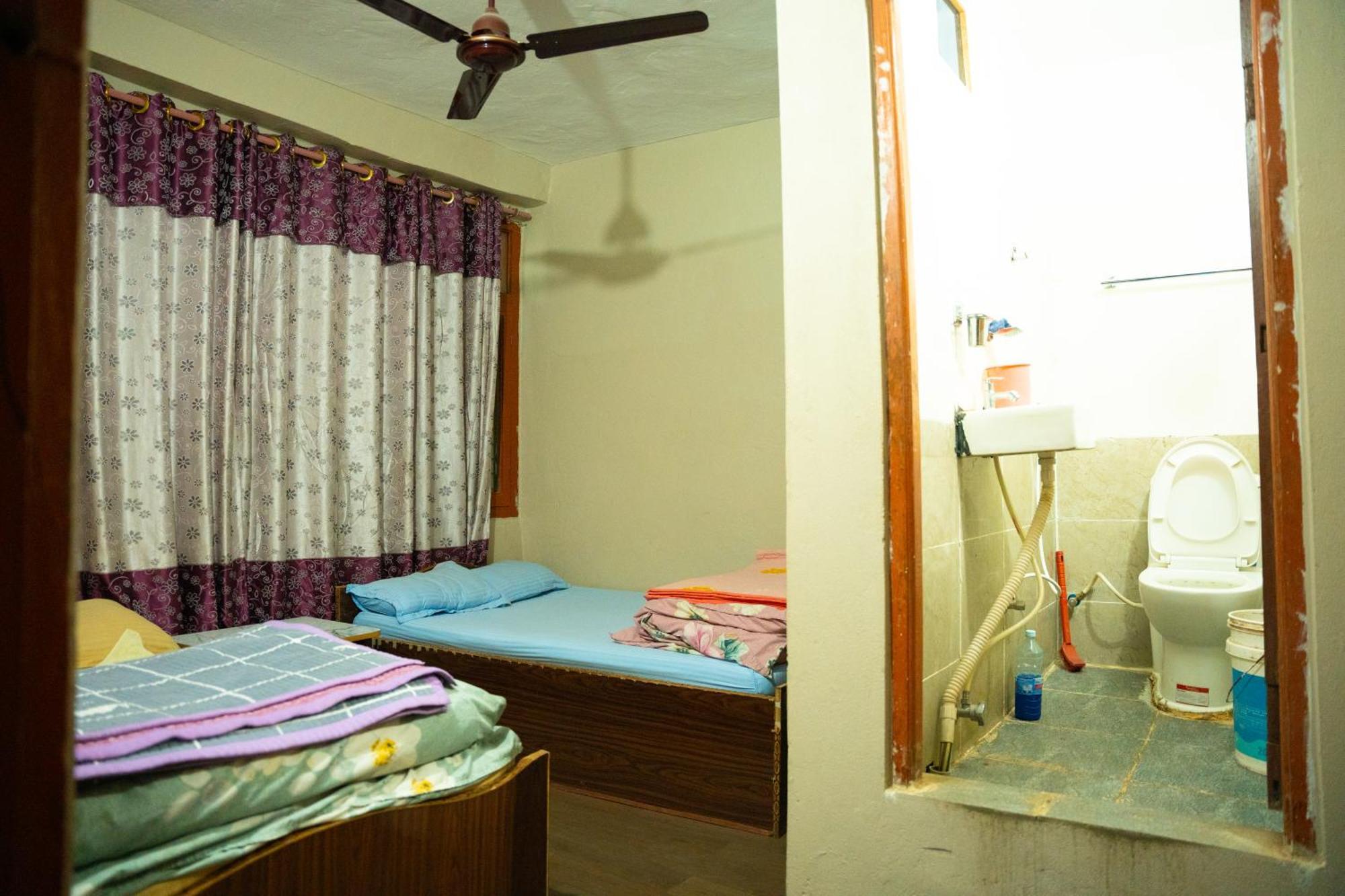 Universal Hotel & Lodge - Gorkha ภายนอก รูปภาพ