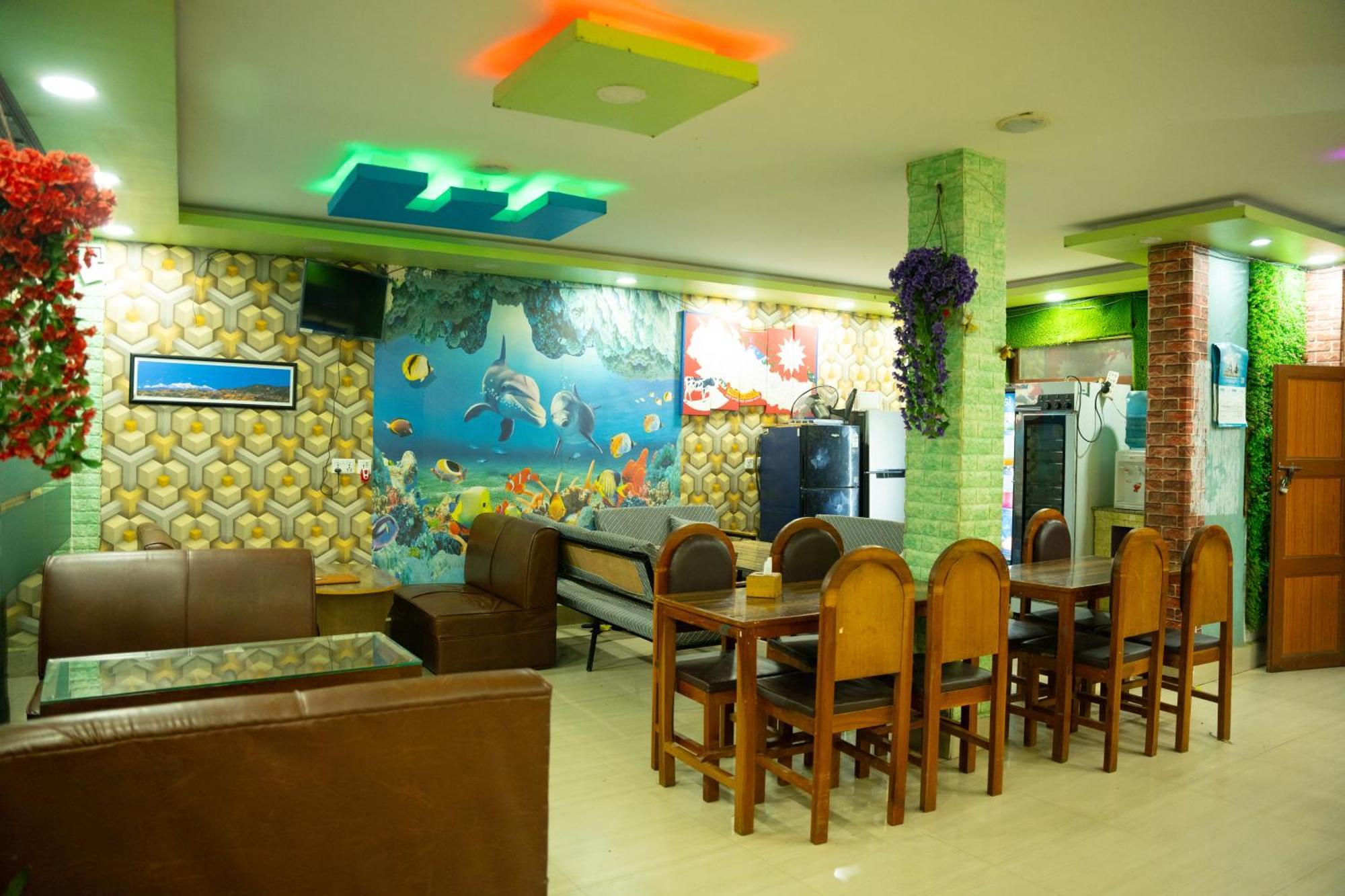 Universal Hotel & Lodge - Gorkha ภายนอก รูปภาพ